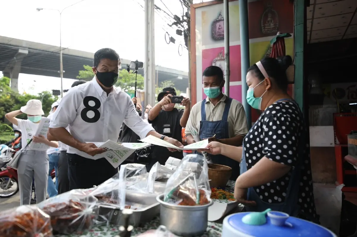 “ชัชชาติ” เสนอแก้ปัญหาปากท้อง เตรียมทำป้ายไซต์ A3 หาเสียง