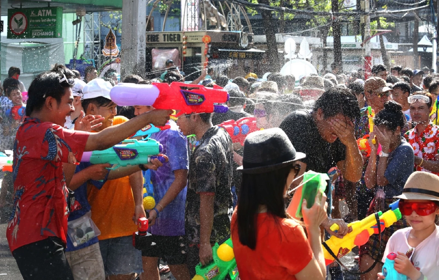  “กรมอนามัย” ชี้สงกรานต์นี้งดสาดน้ำในที่สาธารณะ ส่อเข้าข่ายผิดกฎหมาย
