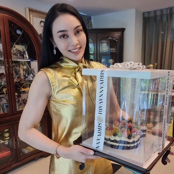 เจ้าฟ้าสิริวัณณวรีฯ พระราชทานเค้กวันเกิดให้ ตั๊ก บงกช  ขอเลิกเหล้าทั้งชีวิต