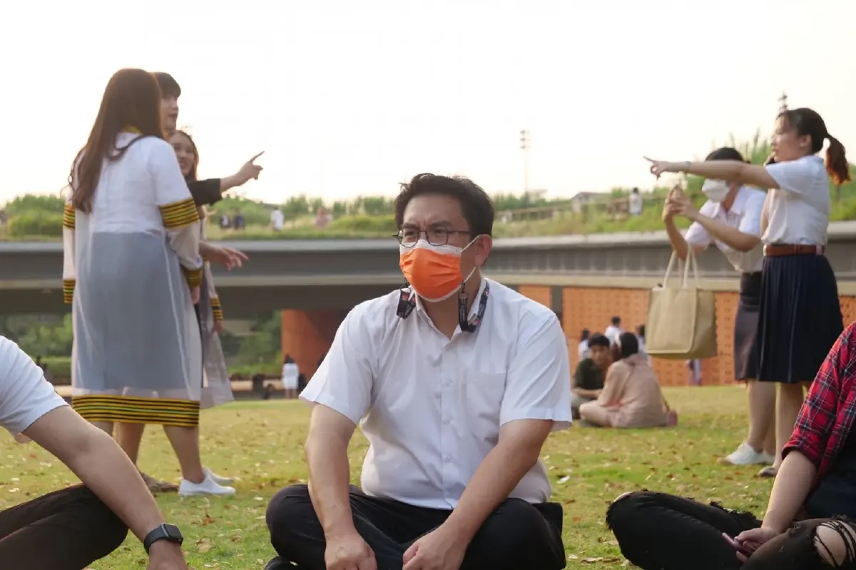 วิโรจน์  ลักขณาอดิศร  ผู้สมัครรับเลือกตั้งผู้ว่าฯกทม.เบอร์1 พรรคก้าวไกล 