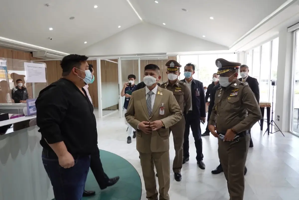 ด่วน! นำหมายศาลบุกรวบ "เจ้าของมังกรฟ้า" ค้นบ้านหรูย่านราชพฤกษ์(คลิปชมสด)