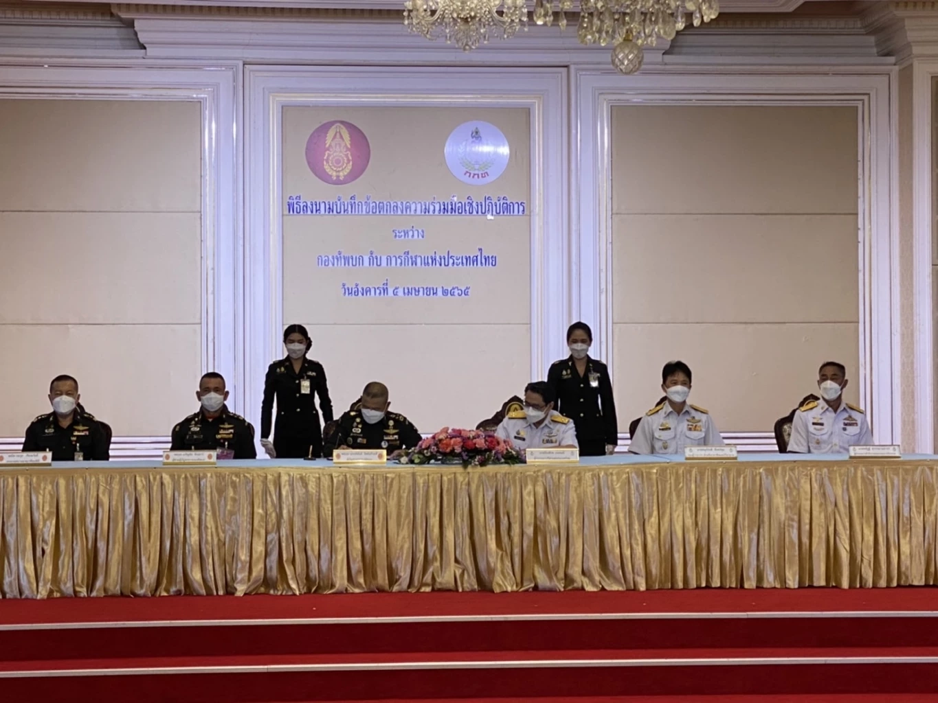 ผบ.ทบ.- กกท. ลงนามร่วมพัฒนามวยไทยผ่านสนามมวยลุมพินี ลั่นต้องปลอดพนัน