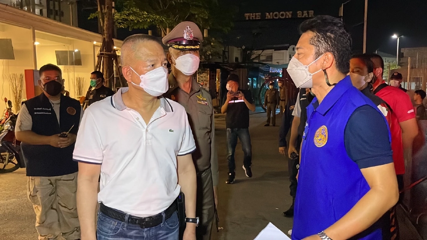 ผู้ว่าฯ นนทบุรี สั่งปิดร้าน "มูนบาร์" 5 วัน เซ่นจัดงาน "สาดน้ำ" เสี่ยงโควิด