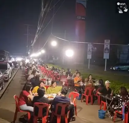 วิจารณ์สนั่น  ร้านจิ้มจุ่มดัง วางโต๊ะรับลูกค้าเต็มทางเท้า แห่ถามทำได้เหรอ?