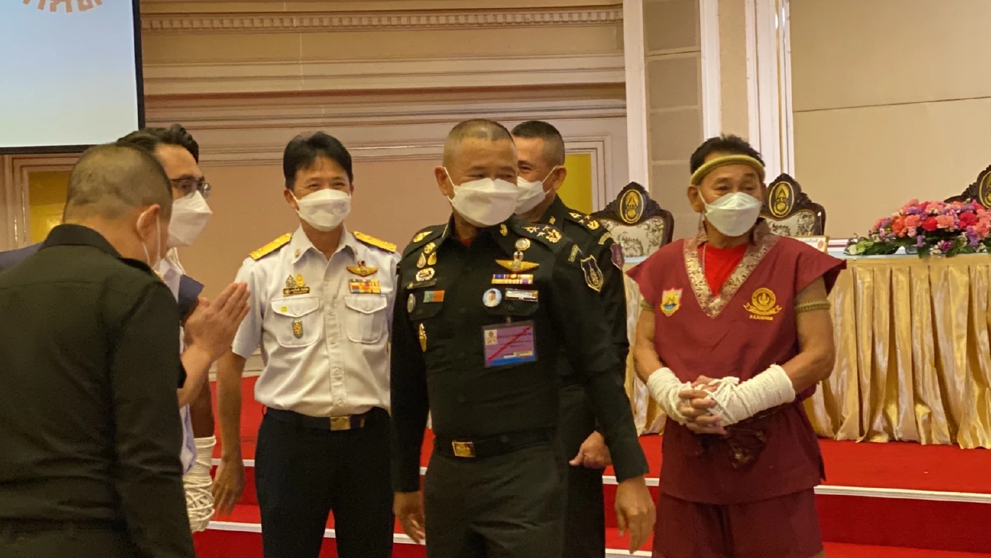 ผบ.ทบ.- กกท. ลงนามร่วมพัฒนามวยไทยผ่านสนามมวยลุมพินี ลั่นต้องปลอดพนัน