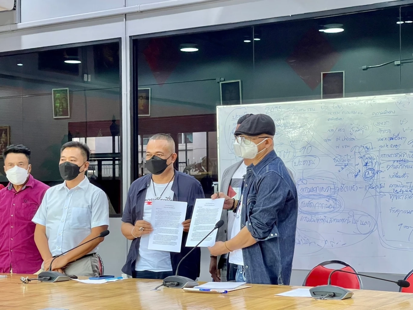 จตุพร จับมือ ทนายนกเขา ไล่ บิ๊กตู่ เหตุไม่สามารถปฏิรูปประเทศได้ตามที่สัญญา