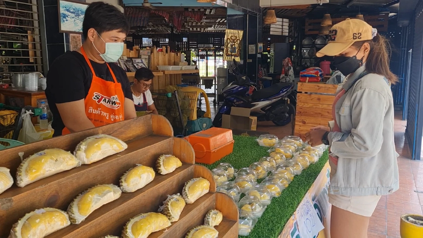 ผุดไอเดียเหมาทุเรียนเพื่อนมาขาย 10 บาท ลูกค้าซื้อคึกคัก