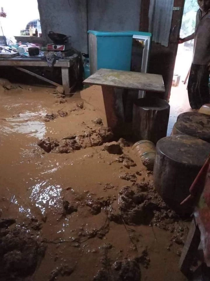 โคลนถล่ม หลังฝนตกหนักในพื้นที่ ม.11 ต.ตะกุกเหนือ อ.วิภาวดี จ.สุราษฎร์ 