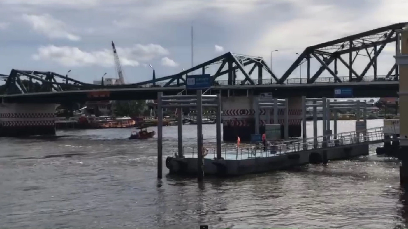 สาวหล่อ พีอาร์สถานบันเทิง เครียดปัญหาครอบครัวโดดสะพานสูญหาย