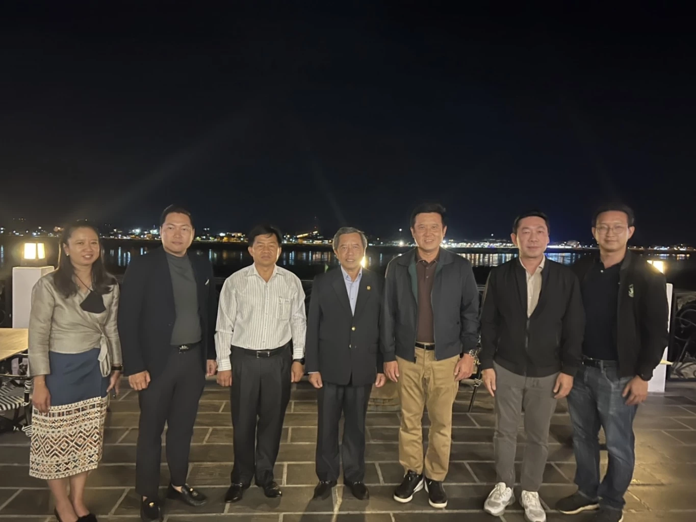 "ชัยวุฒิ" พบ รองนายกรัฐมนตรี เเละ รมว.ICT ลาว ป้องภัยออนไลน์