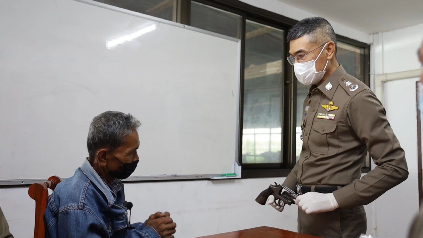 พ่อสุดทน คว้าปืนยิงลูกคลั่งขอเงินซื้อยาบ้าเสพดับคากระท่อม