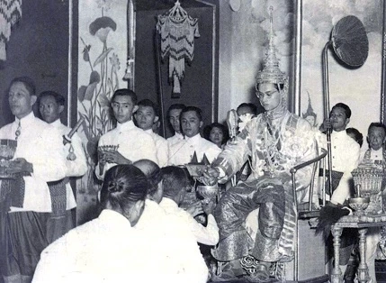 'วันฉัตรมงคล' ๔  พฤษภาคม พระราชพิธีฉลองพระเศวตฉัตรกษัตริย์ไทย