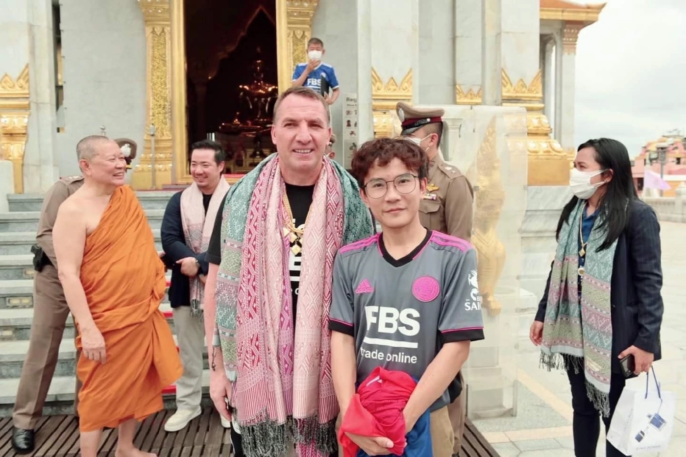 นักเตะทีม &quot;จิ้งจอกสยาม&quot; เลสเตอร์ ซิตี้ เข้ากราบนมัสการเจ้าคุณธงชัย