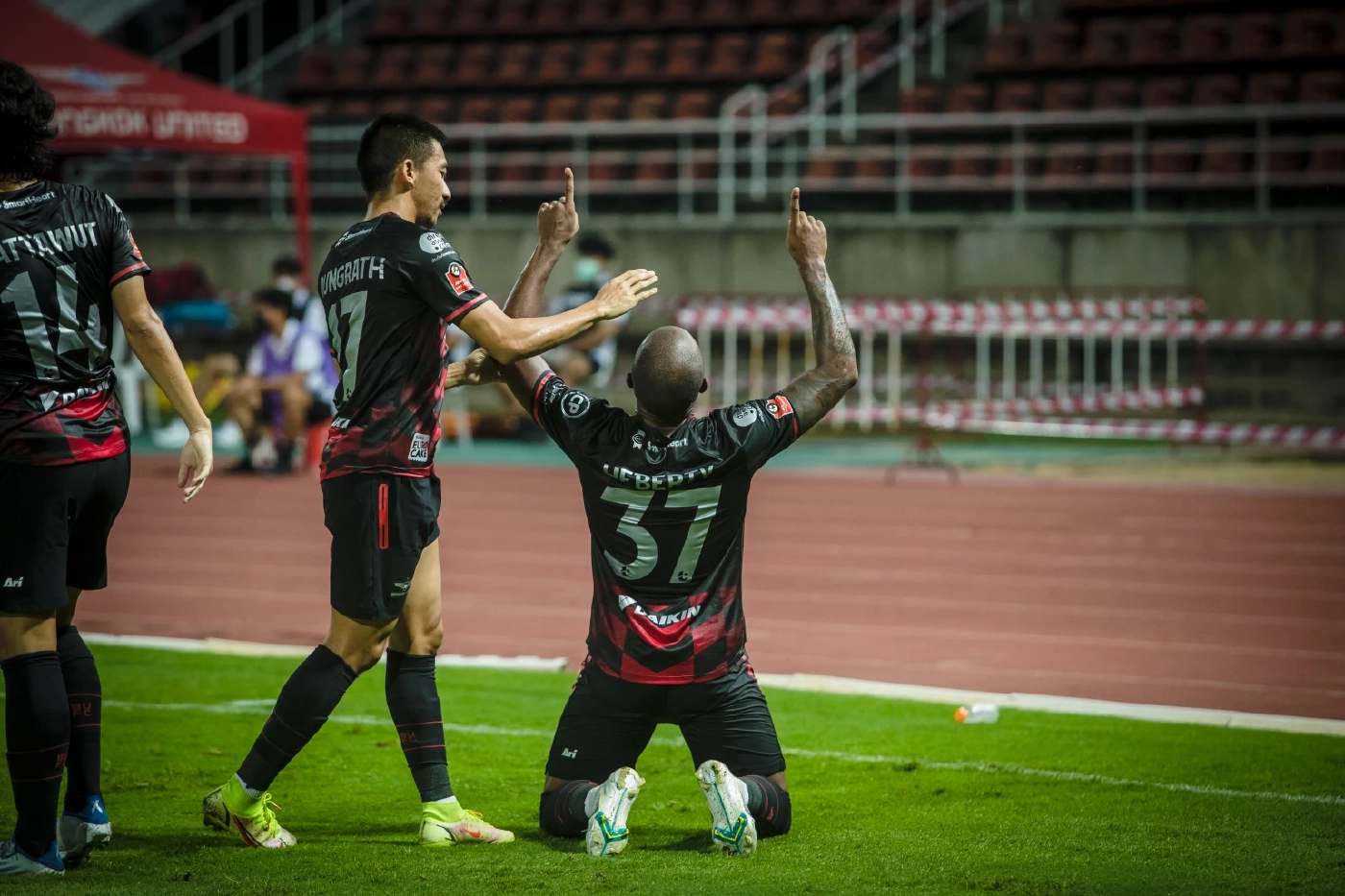 แข้งเทพเปิดบ้านถล่มสุพรรณ5-2ศึกไทยลีก