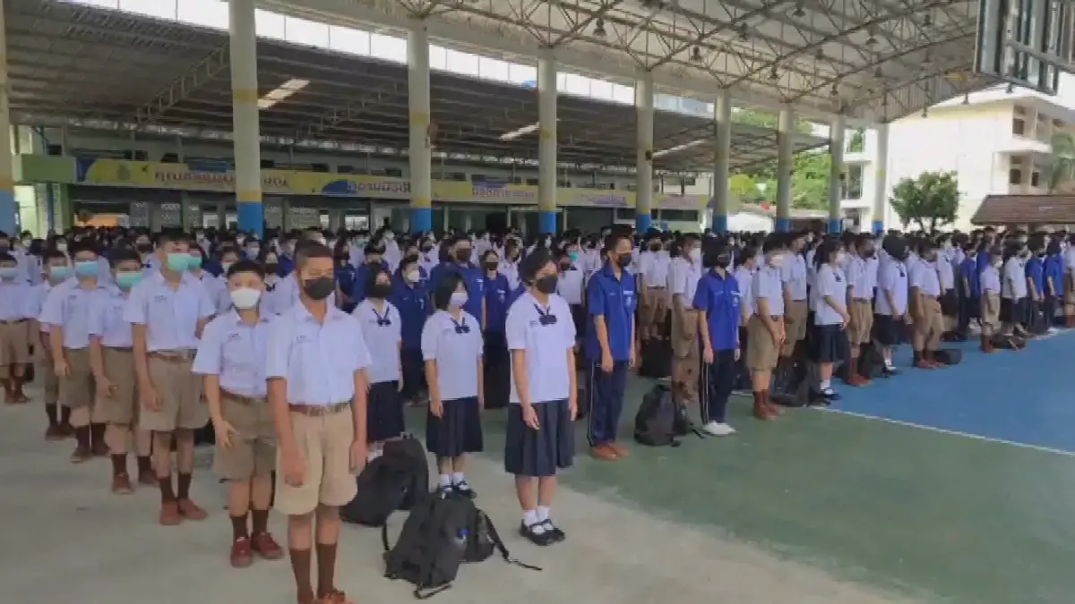 ผอ.รร.สตรีพัทลุง นำคณะครู-นร.ยืนไว้อาลัย "น้องโบนัส"