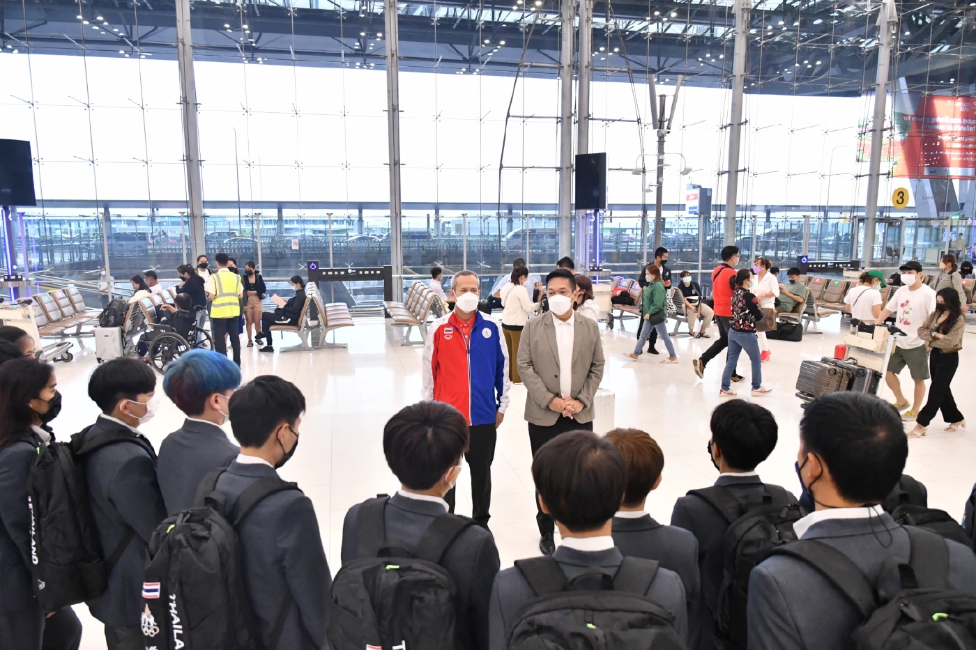 โต๊ะเล็กสาวไทยบินลัดฟ้าลุยซีเกมส์ "บิ๊กป่อม" กำชับมีสมาธิ มองไปทีละเกม