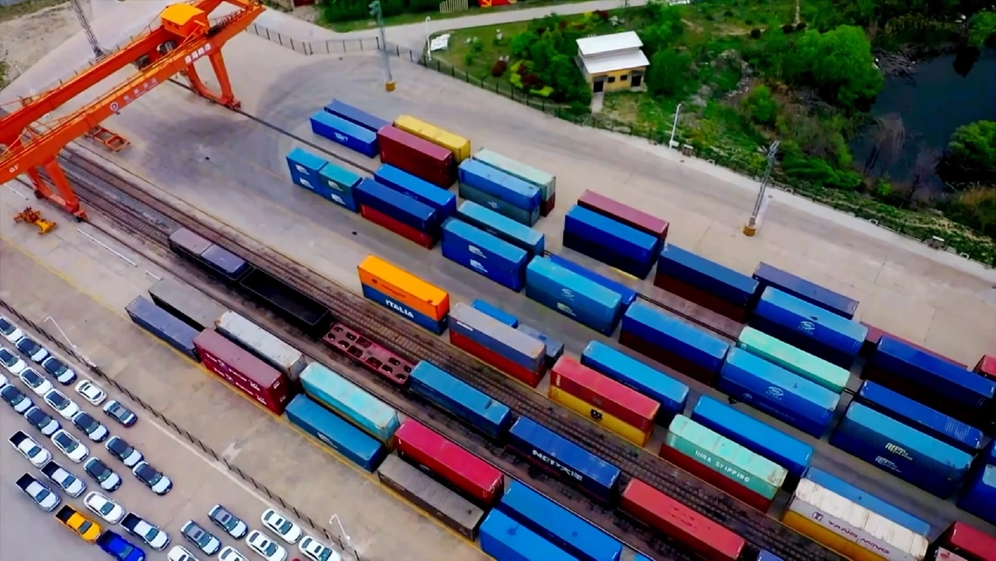 จีนเร่งสร้างคลังสินค้าในต่างประเทศเสริมโลจิสติกส์ข้ามพรมแดน (คลิป)