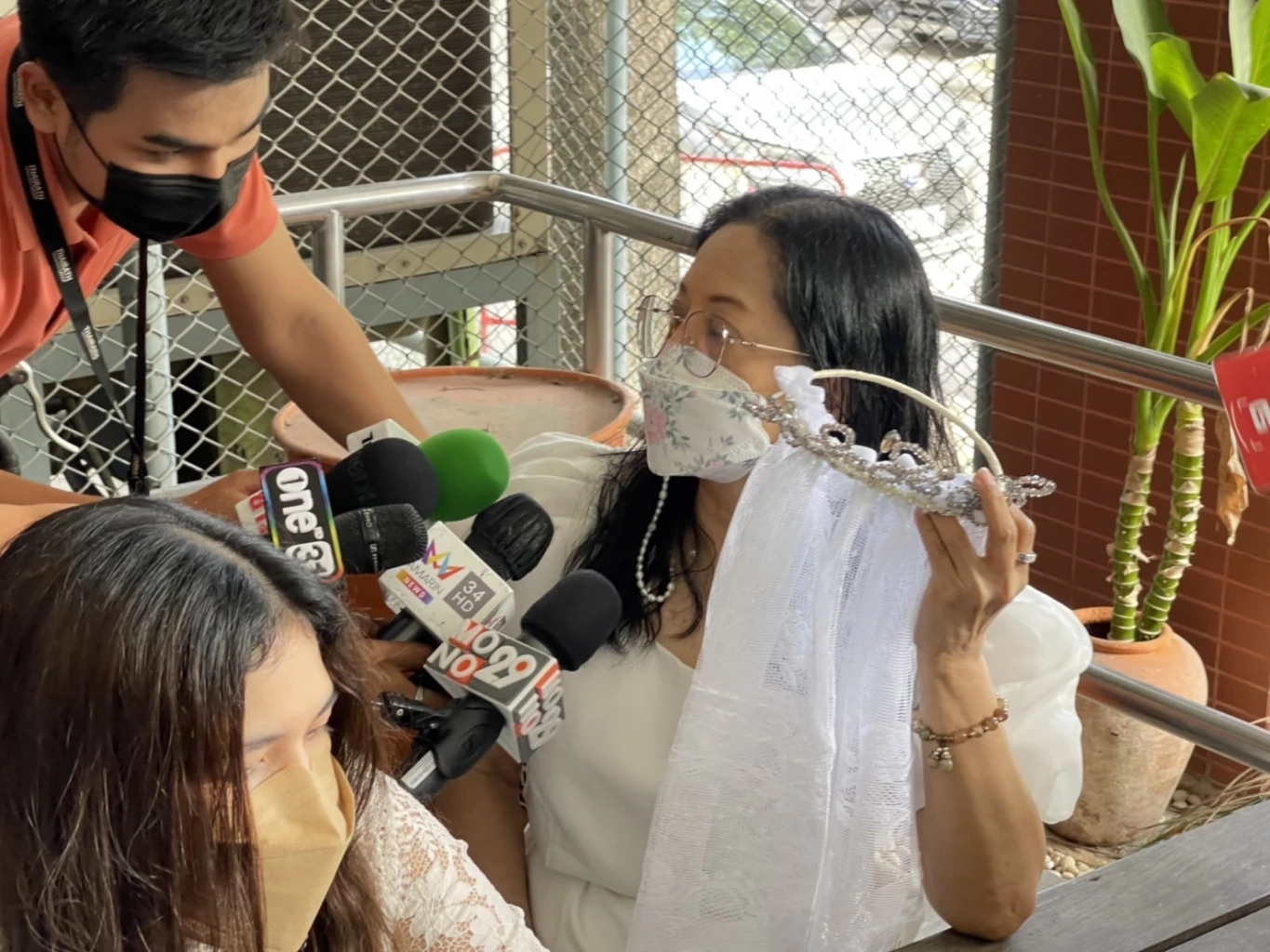 “แม่แตงโม – เบิร์ด” เตรียมมงกุฎ ชุดขาว รับศพแตงโมทำพีธีฌาปนกิจ