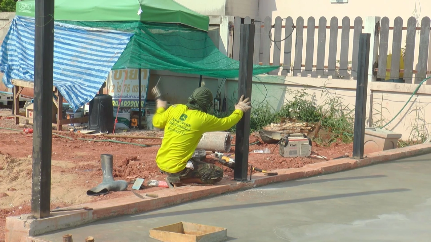 แรงงานก่อสร้างโคราชหวังค่าจ้างขั้นต่ำ 450 บาท/วัน