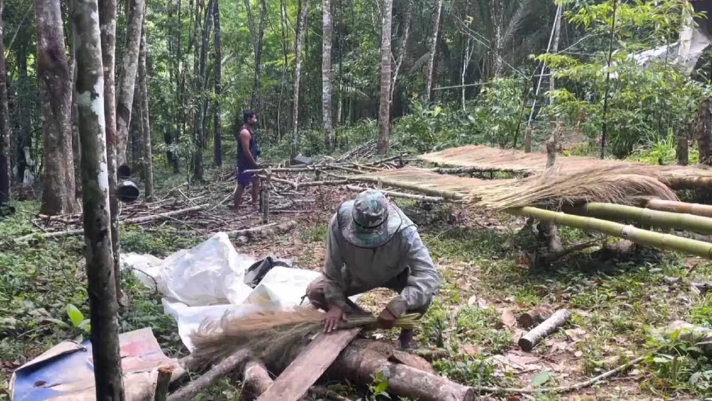 เก็บ 'ดอกหญ้า' ทำไม้กวาดขาย รับรายได้หลักหมื่น/เดือน