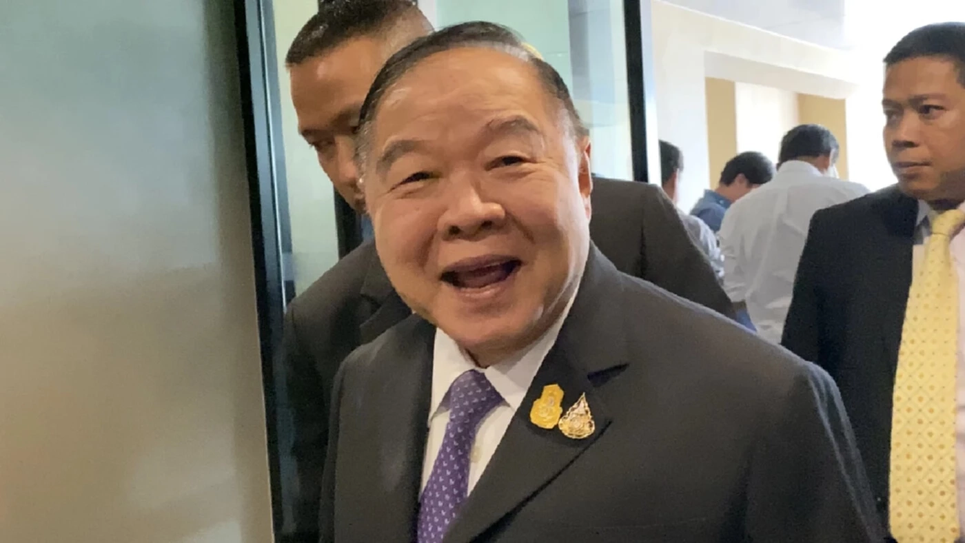 พล.อ.ประวิตร  วงษ์สุวรรณ รองนายกฯ และหัวหน้พรรคพลังประชารัฐ