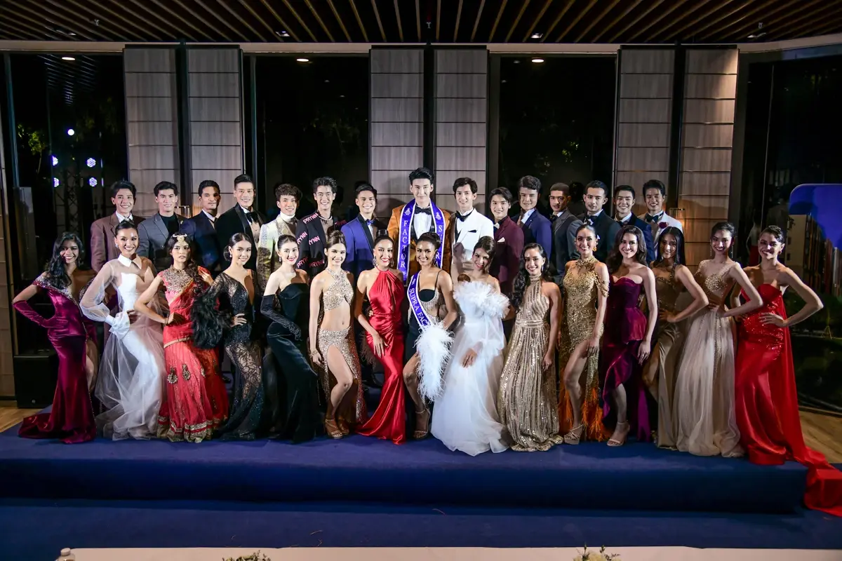 30 หนุ่มสาว “ซูปร้า ไทยแลนด์ 2022” อวดโฉมทักซิโด้-ราตรี วิบวับบนบลู คาร์เพท