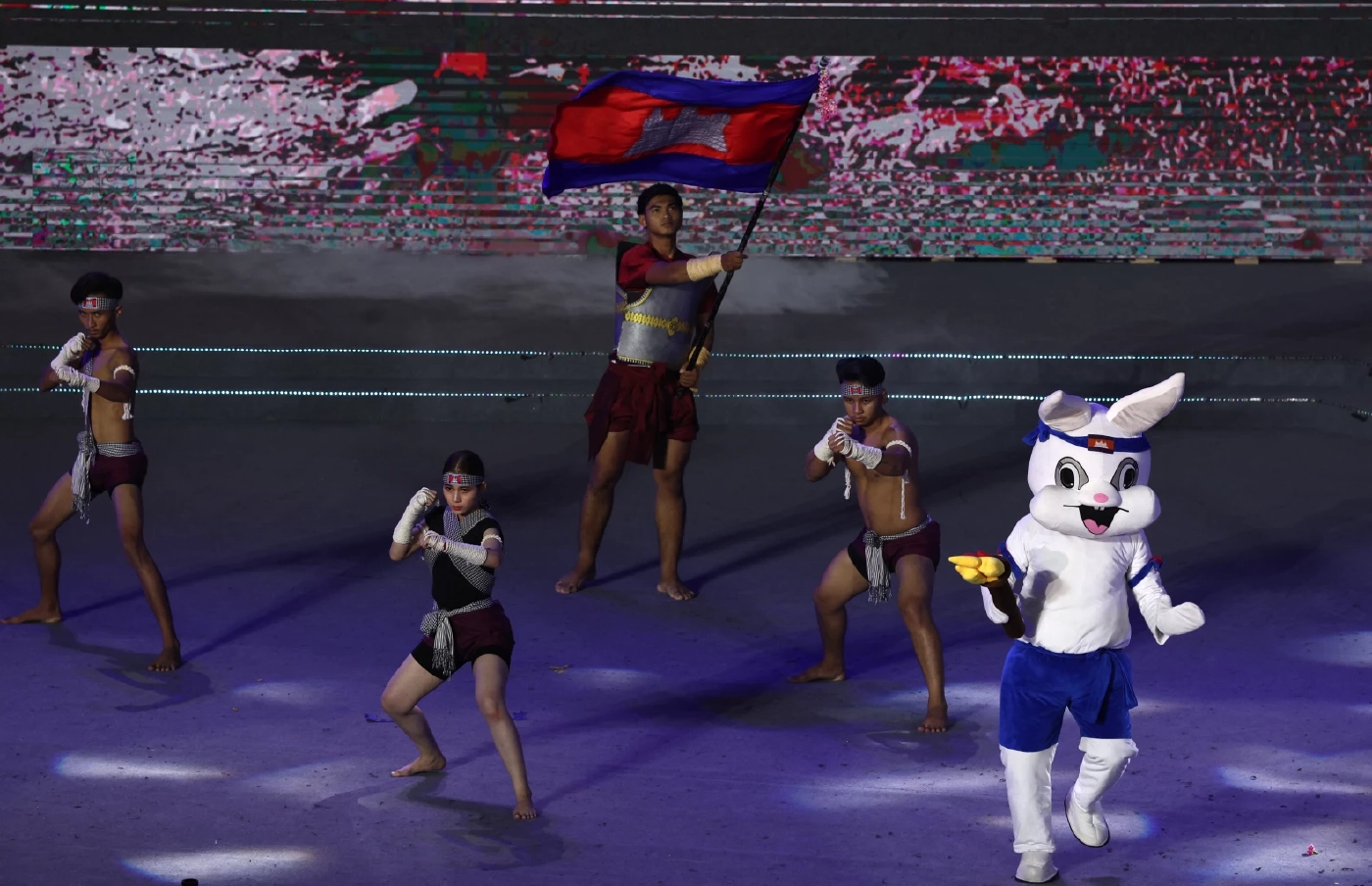 ประมวลภาพพิธีปิด "ซีเกมส์" อบอุ่นสุดประทับใจ พบกันใหม่ปีหน้าที่กัมพูชา