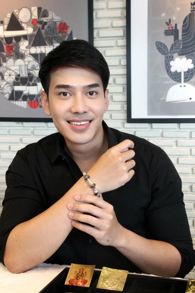 “บอม ธนกฤต” เผยสิ่งยึดเหนี่ยวจิตใจ ในวันที่ประเทศต้องเดินหน้าต่อ