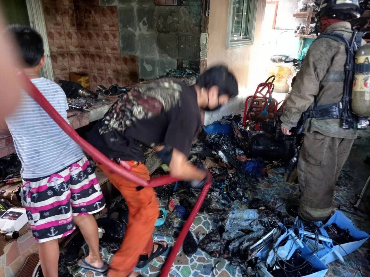 ผู้สมัครเลือกตั้งส.ก. กลุ่มรักษ์กรุงเทพฯ ระงับไฟไหม้ชุมชนวัดพระยาไกร