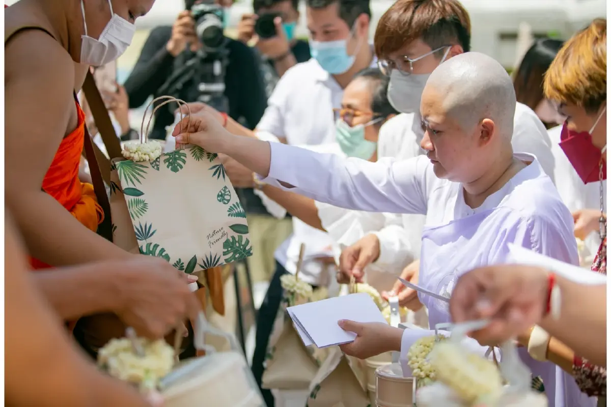 “หมอปลาย พรายกระซิบ” บวชชีพรหมโพธิ ก่อนบินสู่ศรีลังกา บวชภิกษุณี 1 ปี