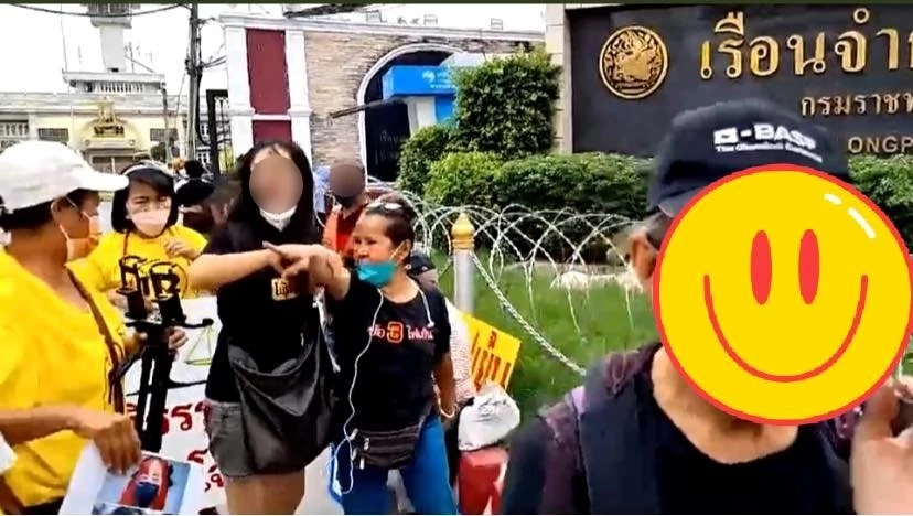 เรื่องวุ่นม็อบ 3 นิ้ว! "นุ้ย ศักดินา" เปิดศึกตบ "ป้าเป้า" ฉุนปมพรรคไม่ช่วยติดคุก