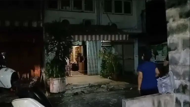 ระทึก คานปูนถล่ม ชุมชนโรงเจ ซอยเทอดไท 21 โชคดีไม่มีผู้ได้รับบาดเจ็บ