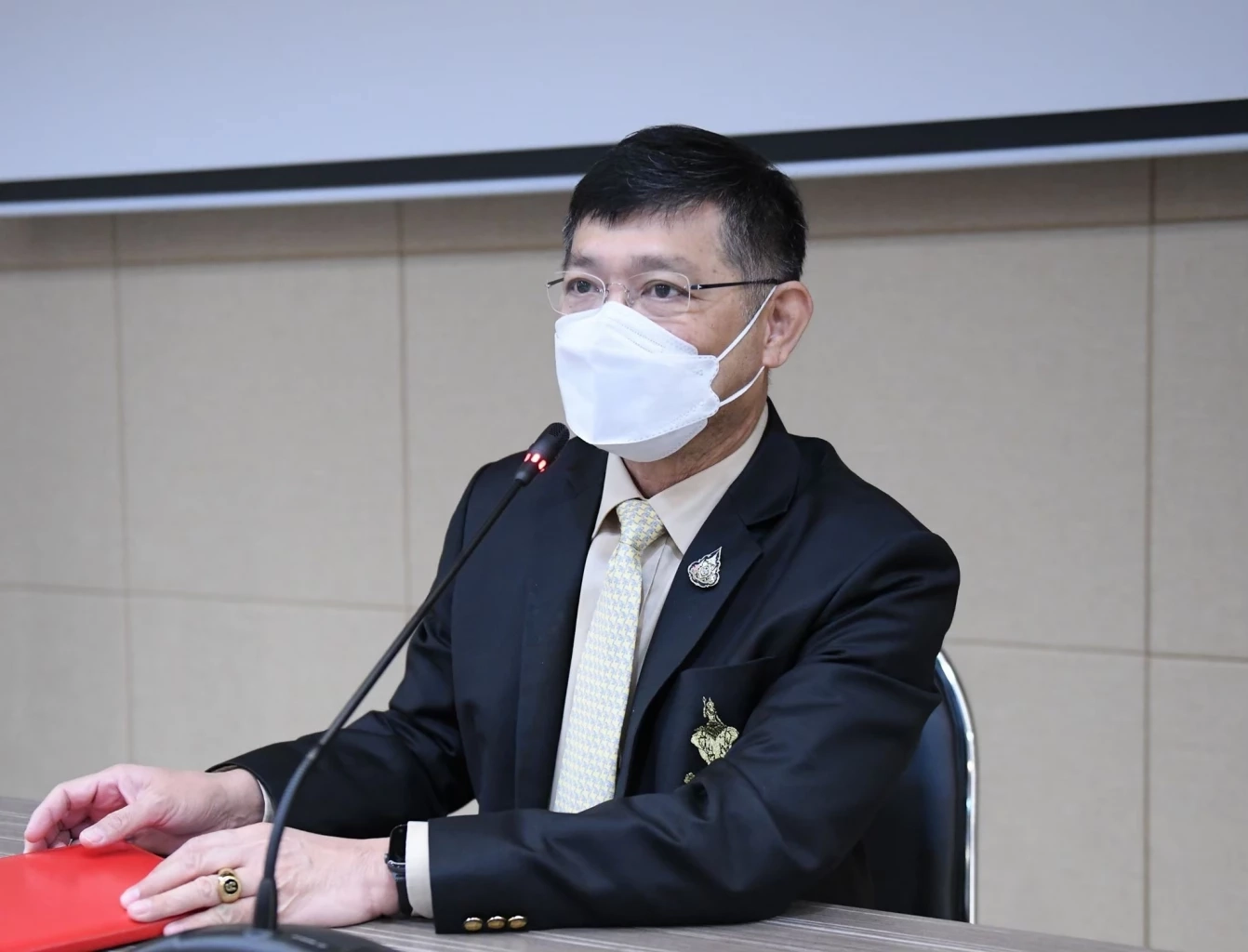 ขจิต  ชัชวานิชย์  ปลัดกรุงเทพมหานคร