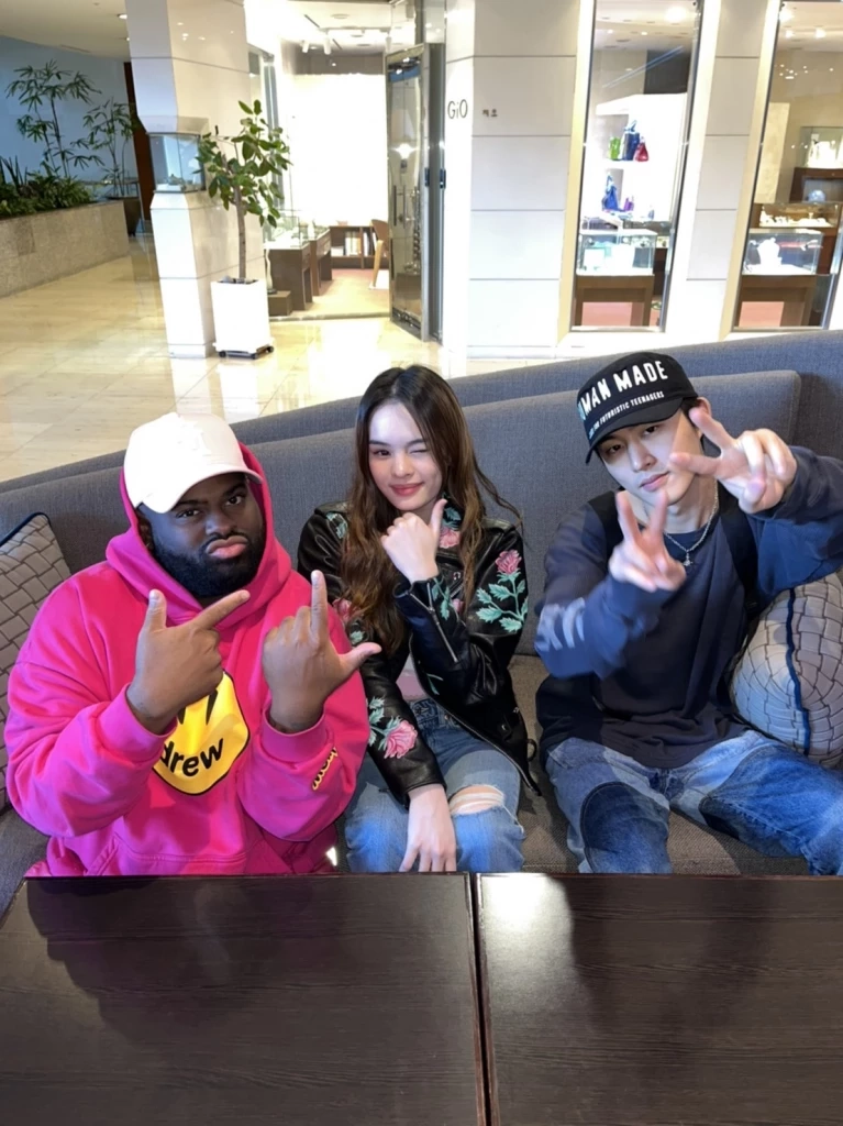 ‘แอลลี่’ ลมแทบจับ ‘กึ้ง เฉลิมชัย’ จัดเซอร์ไพรส์กระทบไหล่ ‘พิงค์ ซเว็ท’