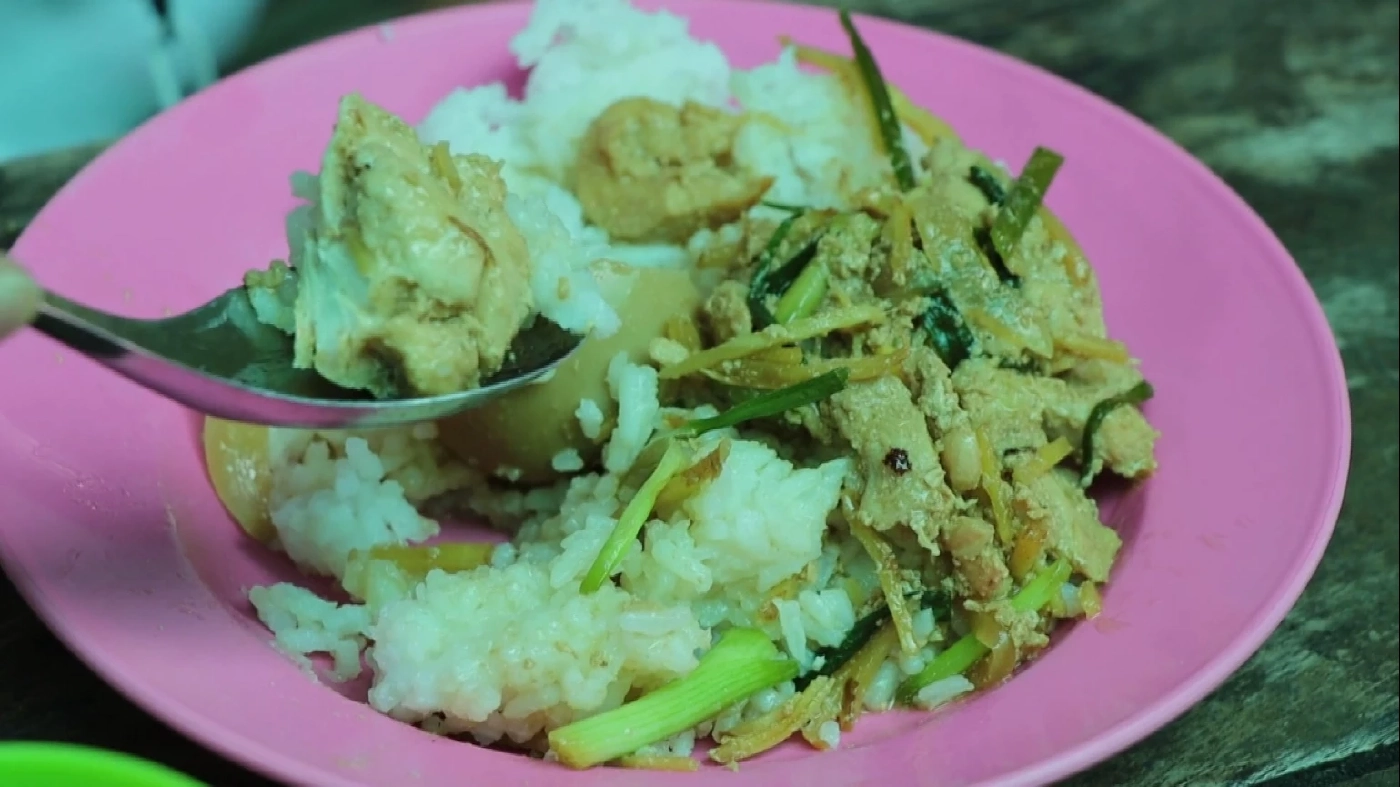 สวนวิกฤตของแพง ! ร้านข้าวแกงยืนหยัดขาย10 บาท คนแก่-คนตกงานกินฟรี