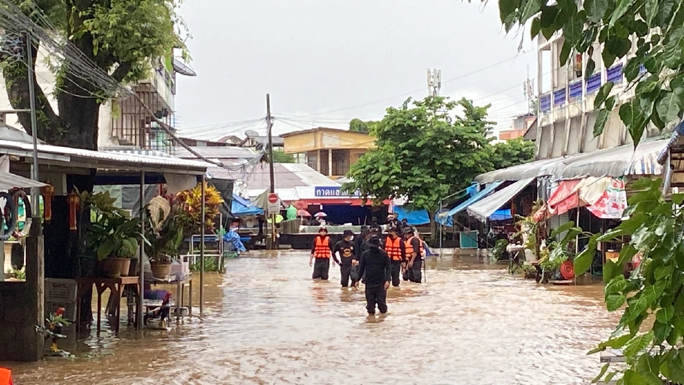 เชียงราย-น้ำป่าไหลหลากเข้าท่วมบ้านเรือน พื้นที่เกษตร เสียหาย หลายอำเภอ