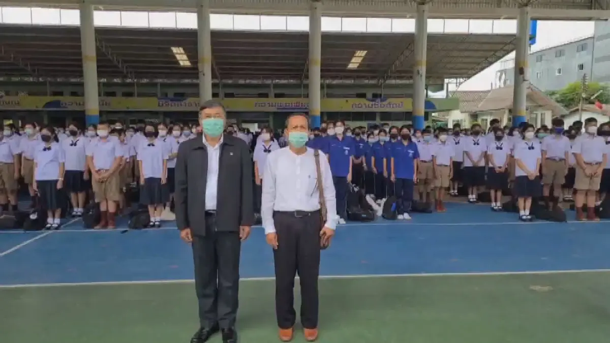 ผอ.รร.สตรีพัทลุง นำคณะครู-นร.ยืนไว้อาลัย "น้องโบนัส"