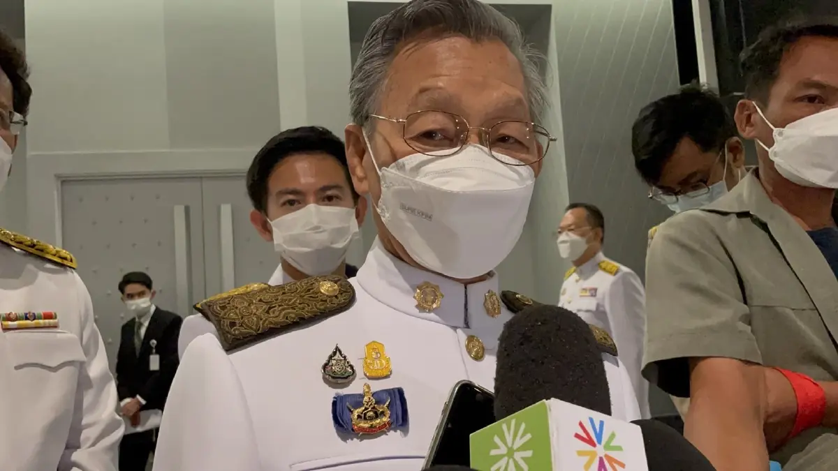 นายชวน หลีกภัย ประธานสภาผู้แทนราษฎร 