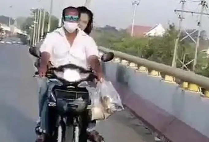 แม่ค้าข้าวแกงโวยถูกคนร้ายวิ่งราวข้าวแกง