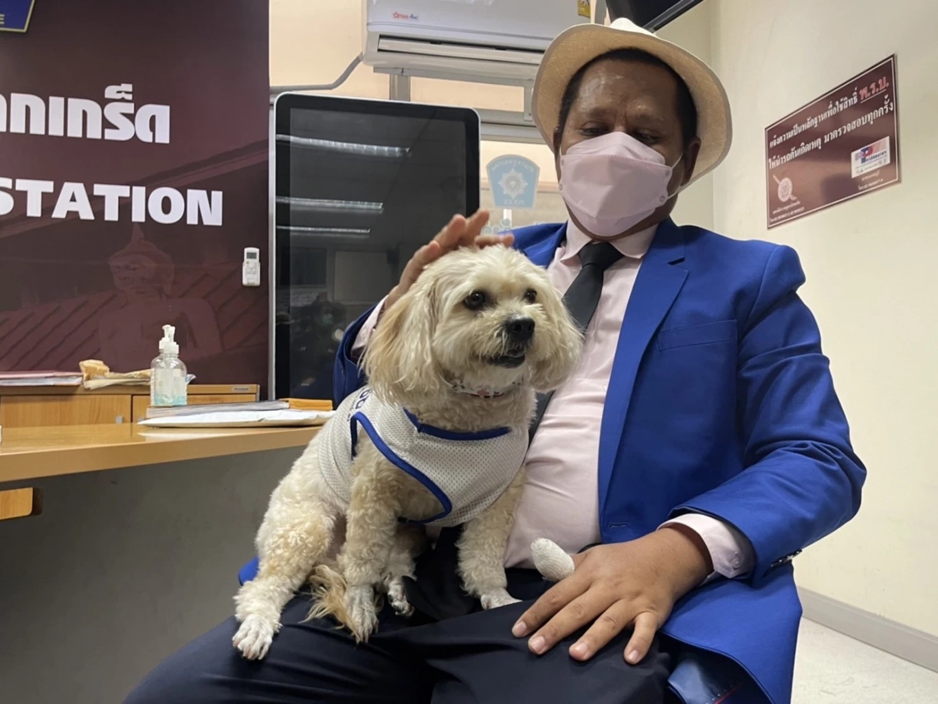 ไม่จบ! &quot;ทนายรณณรงค์&quot; อุ้มสุนัขแจ้งความเอาผิด &quot;มงคลกิตติ์&quot; ไลฟ์สดข่มขู่