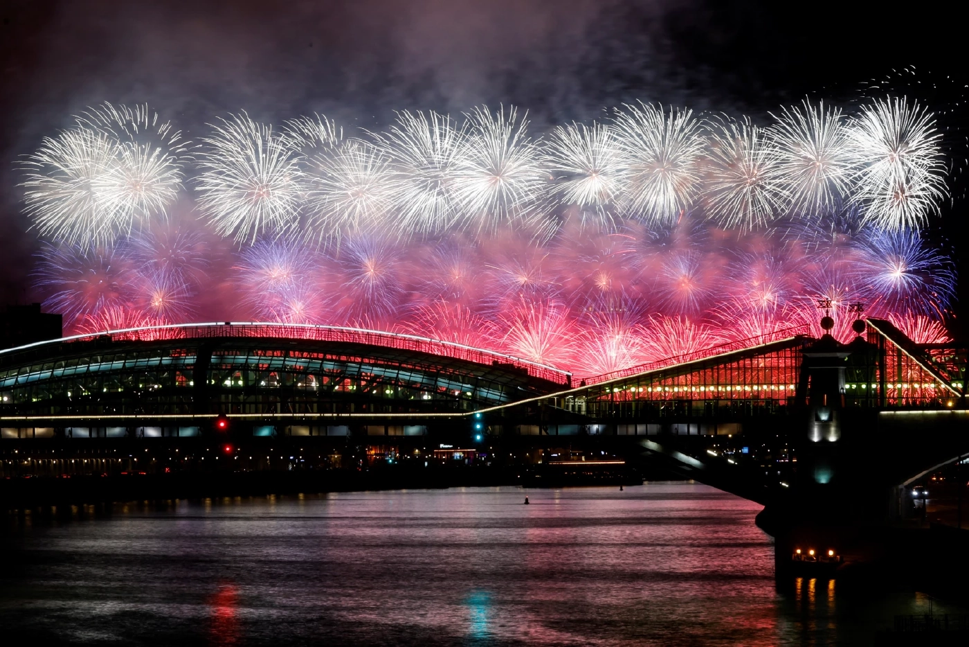 ผู้นำรัสเซียร่วมสวนสนามวันแห่งชัยชนะ