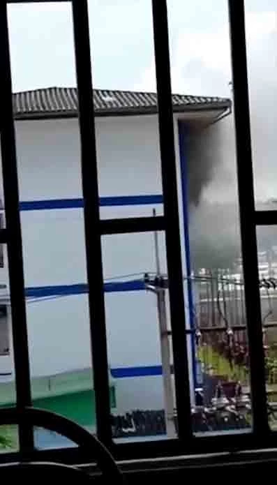 ไฟไหม้โรงเรียน ครูนักเรียนแตกตื่นหนีตายระทึก