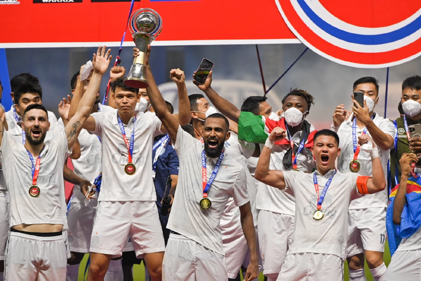 บุรีรัมย์ถล่มประจวบยับ 4-0 ผงาดคว้าแชมป์ลีกคัพสมัย 6