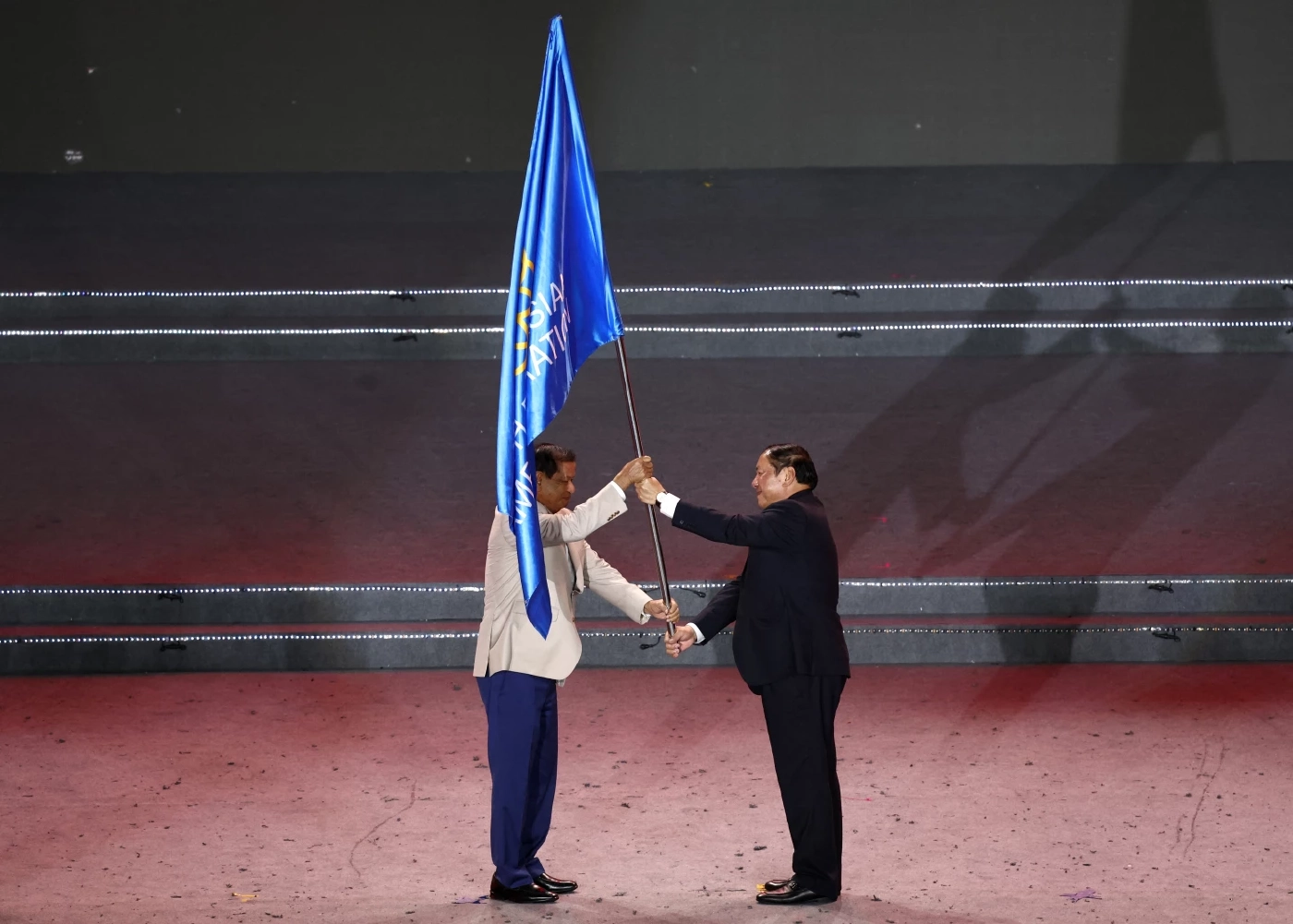 ประมวลภาพพิธีปิด "ซีเกมส์" อบอุ่นสุดประทับใจ พบกันใหม่ปีหน้าที่กัมพูชา