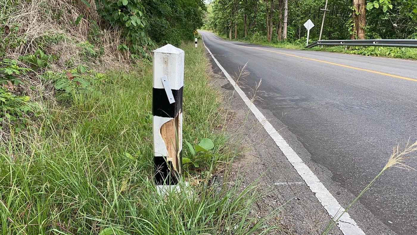 แจงปม "เสาหลักนำทาง" สอดไส้ "ไม้ไผ่" เป็นเสายางพาราช่วยเกษตรกร