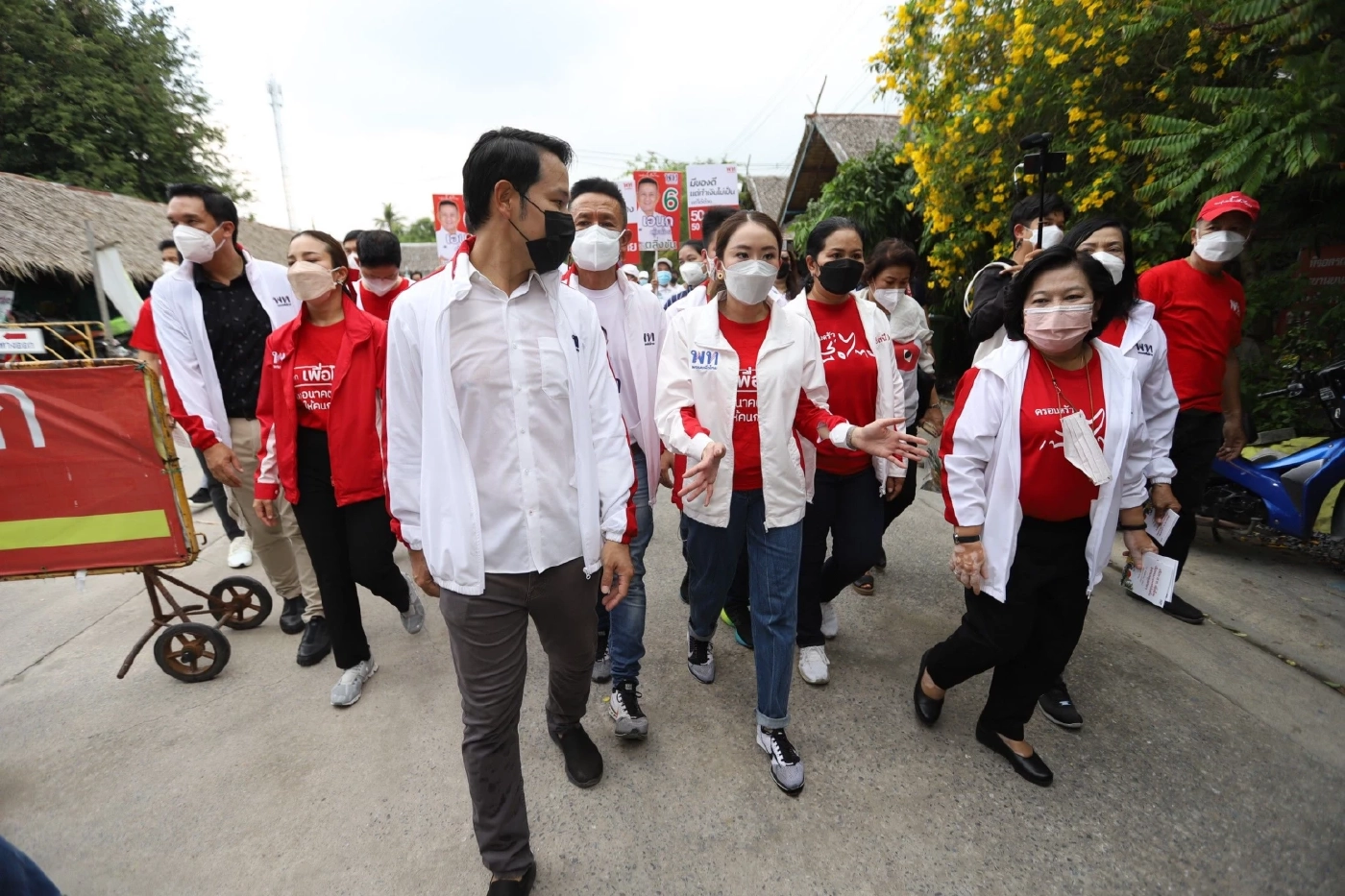 น.ส.แพทองธาร ชินวัตร หรือ อุ๊งอิ๊ง ลูกสาวนายทักษิณ ชินวัตร ในฐานะหัวหน้าครอบครัวเพื่อไทย 