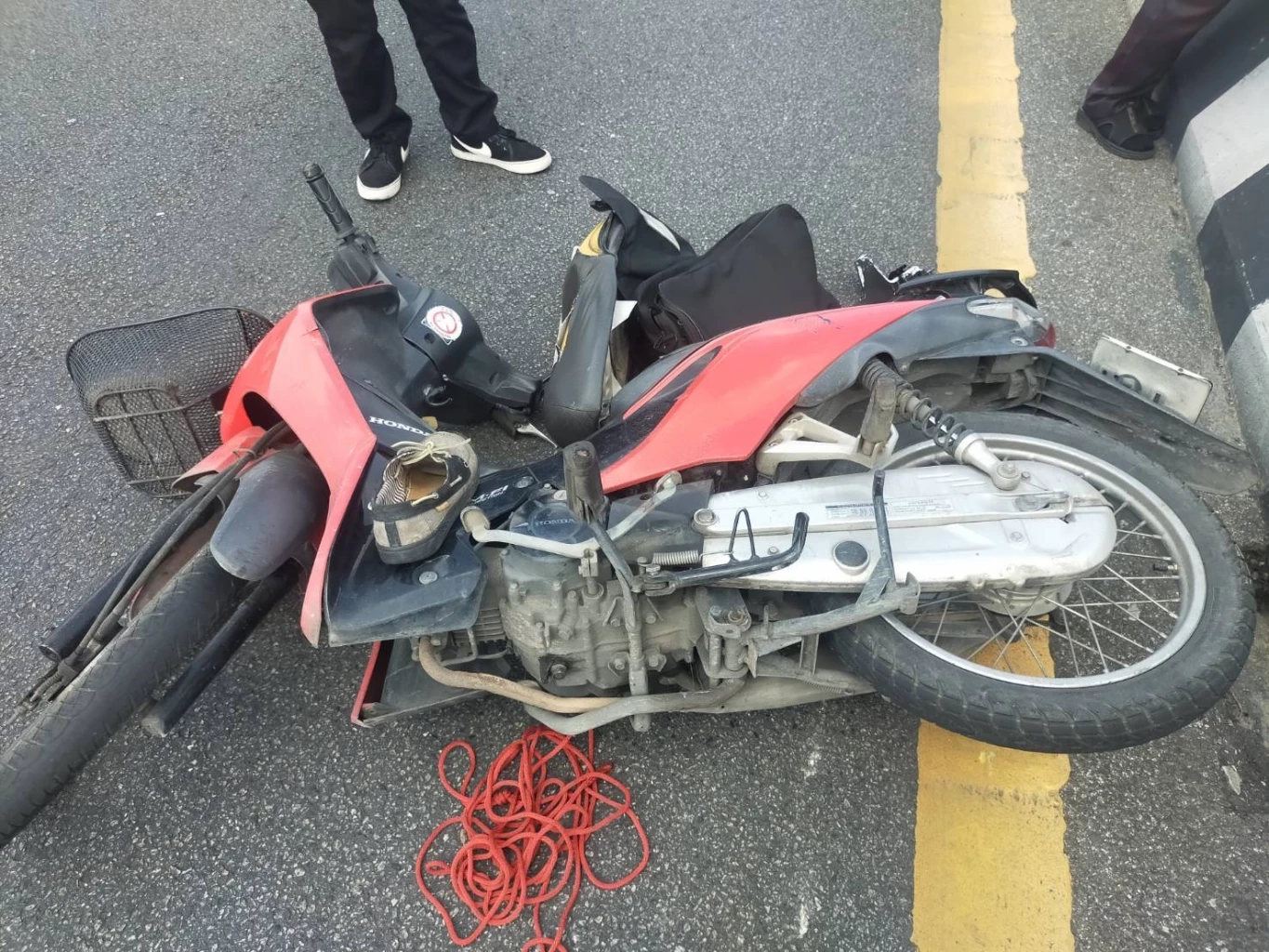 หนุ่มโชคร้าย ขี่จยย.พลัดตกสะพานข้ามแยกบางปะแก้วดับ