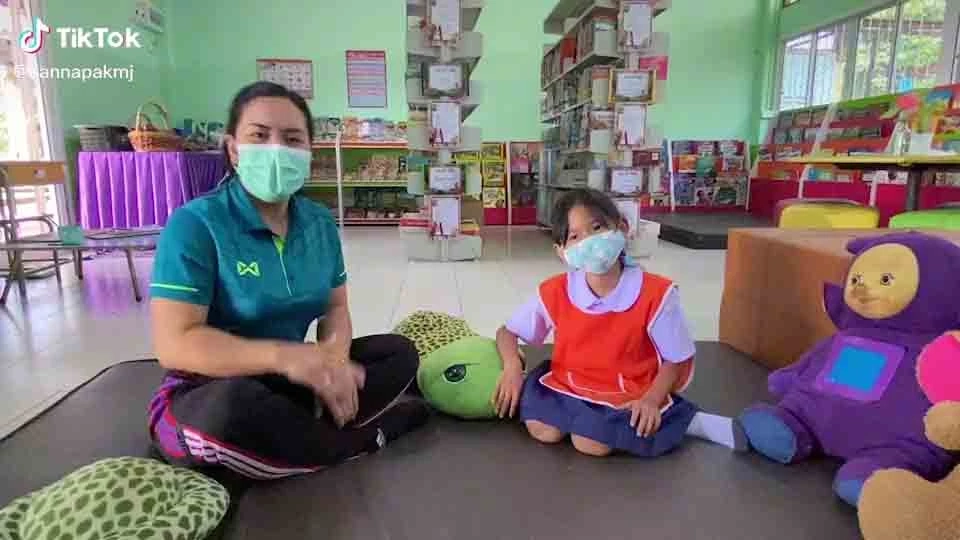 ชื่นชม "น้องปุ้งกี๋” เด็กอนุบาล 3 แต่พูดภาษา "อังกฤษ" จนไฟแลบ 