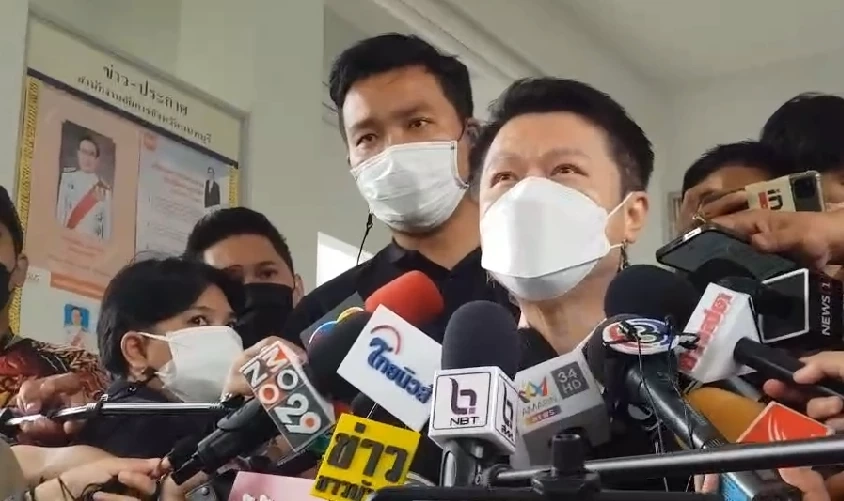 นายพรศักดิ์ วิภาสอาภานนท์ ทนายความส่วนตัวของ แซน วิศาพัช มโนมัยรัตน์ 