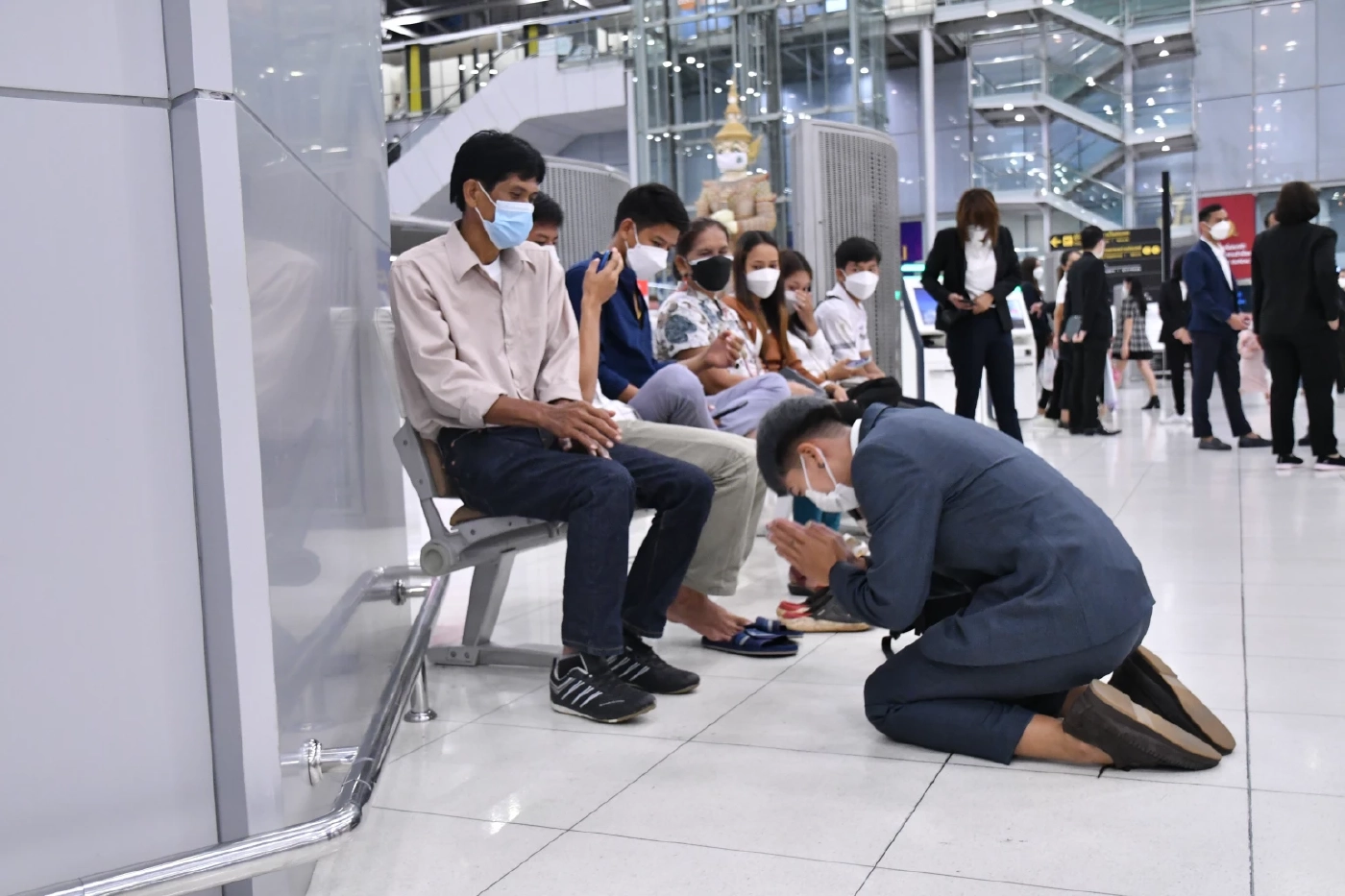 โต๊ะเล็กสาวไทยบินลัดฟ้าลุยซีเกมส์ "บิ๊กป่อม" กำชับมีสมาธิ มองไปทีละเกม